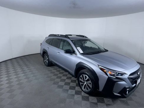 Used 2024 Subaru Outback Premium AWD/4WD image 2