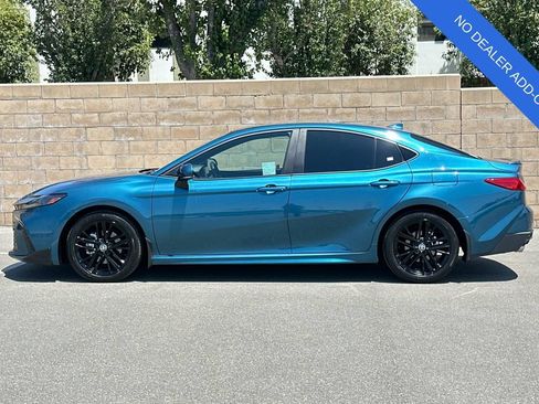 Used 2025 Toyota Camry SE w/ Convenience Package FWD image 7