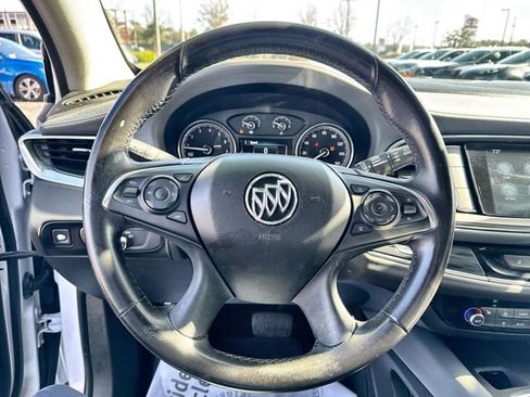 Used 2018 Buick Enclave Essence image 22