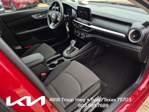 Certified 2022 Kia Forte LXS FWD image 9