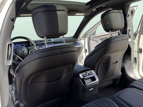 Used 2022 Mercedes-Benz S 500 4MATIC w/ AMG Line Package image 22