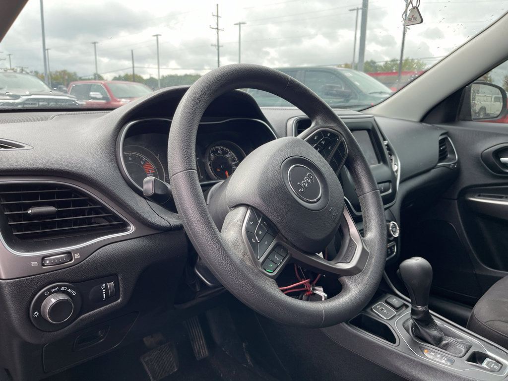 Used 2021 Jeep Cherokee Latitude FWD image 15