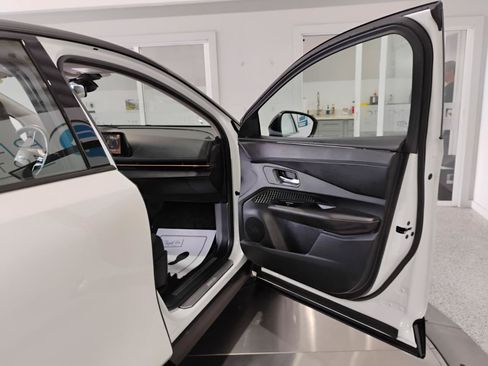 Used 2024 Nissan Ariya AWD image 82