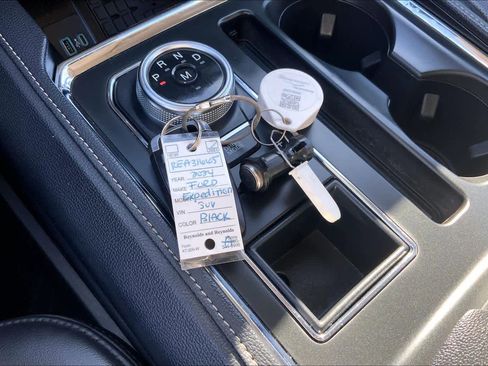 Used 2024 Ford Expedition XLT image 13