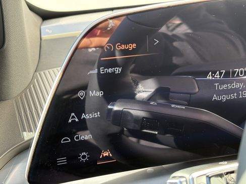 New 2026 Cadillac Vistiq Luxury w/ LPO, Floor Liner Package image 23