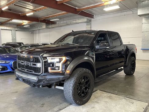 Used 2019 Ford F150 Raptor w/ Equipment Group 802A Luxury image 3