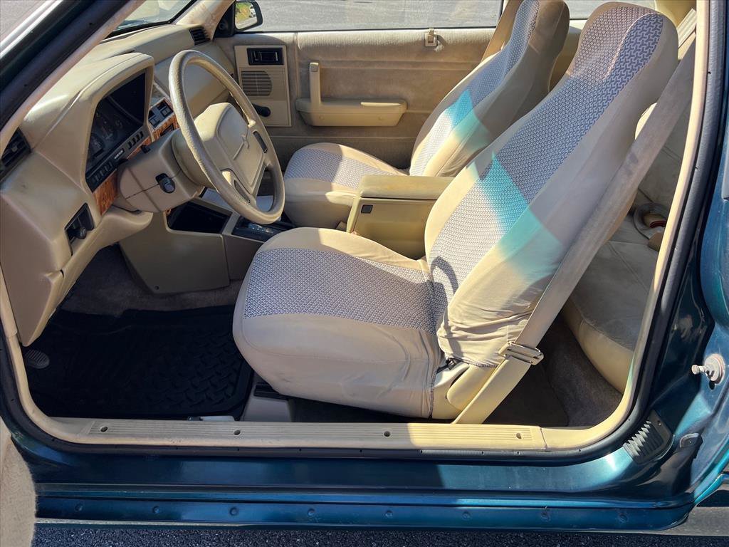 Used 1993 Dodge Shadow ES FWD image 11