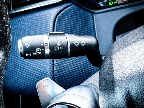 Used 2018 Land Rover Range Rover Velar R-Dynamic SE image 15