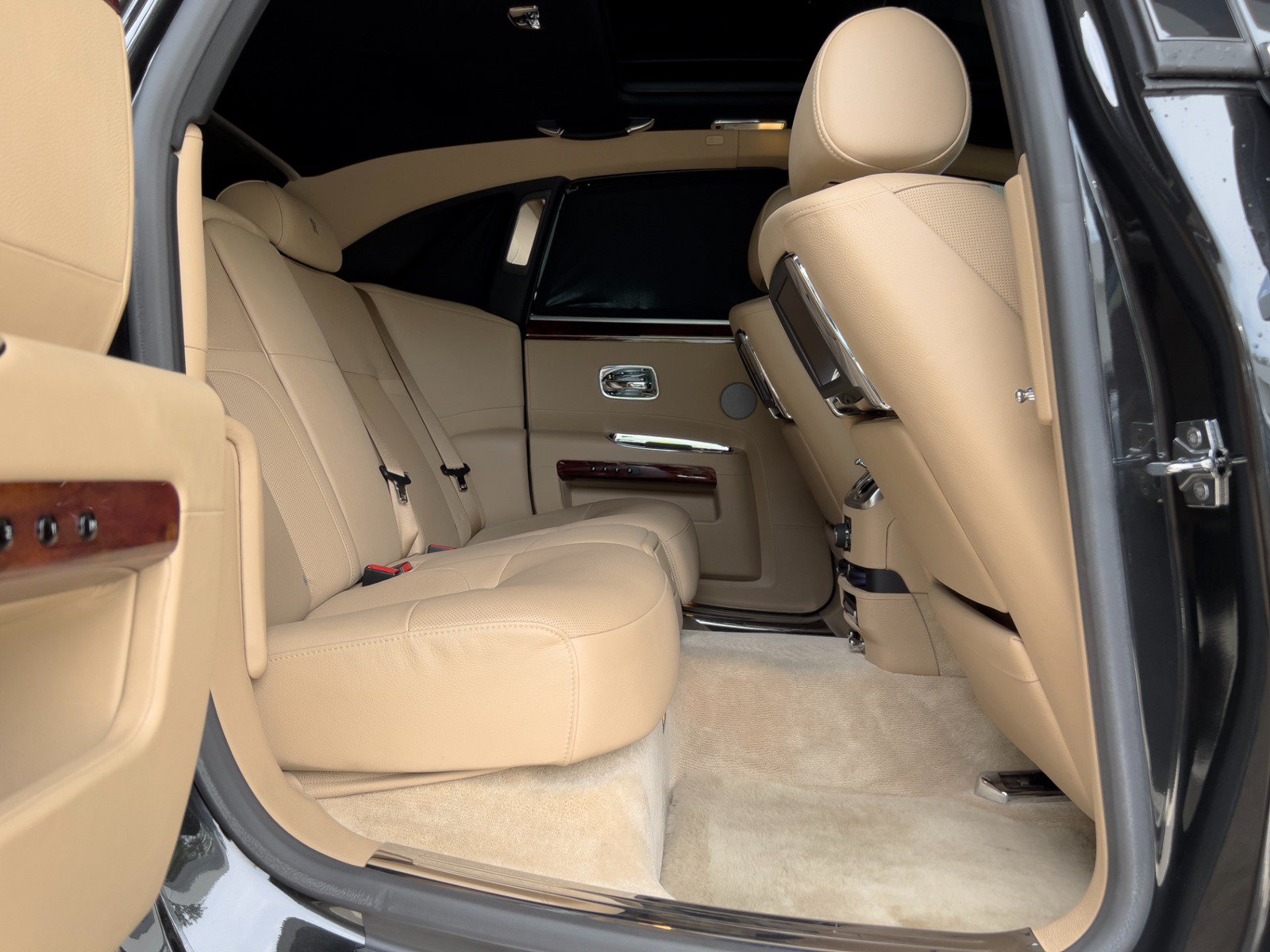 Used 2013 Rolls-Royce Ghost RWD image 38