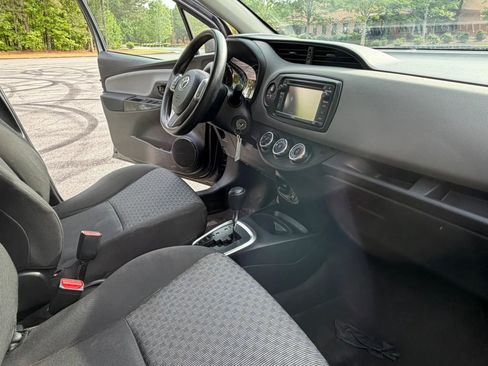 Used 2017 Toyota Yaris L FWD image 14