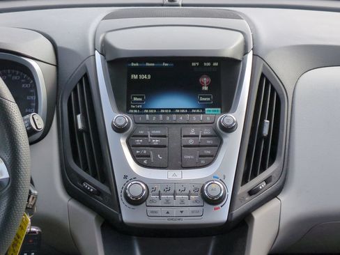 Used 2017 Chevrolet Equinox LT FWD image 17