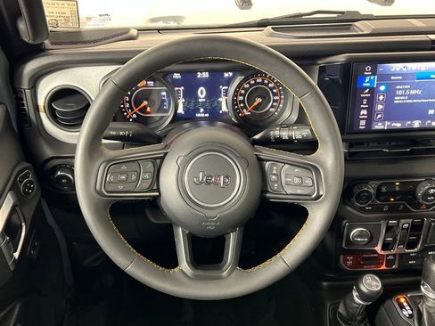 Used 2024 Jeep Wrangler Willys image 7