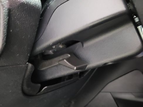 Used 2021 Ford Explorer XLT image 47