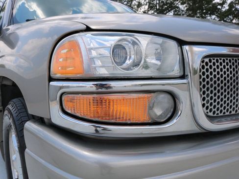 Used 2001 GMC Yukon XL Denali AWD/4WD image 56