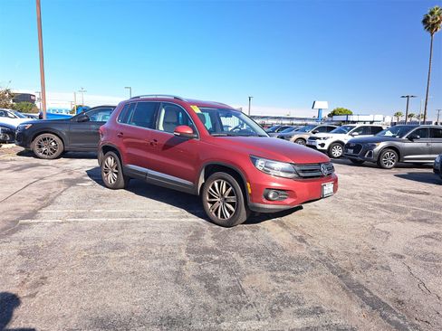 Used 2013 Volkswagen Tiguan SE image 2