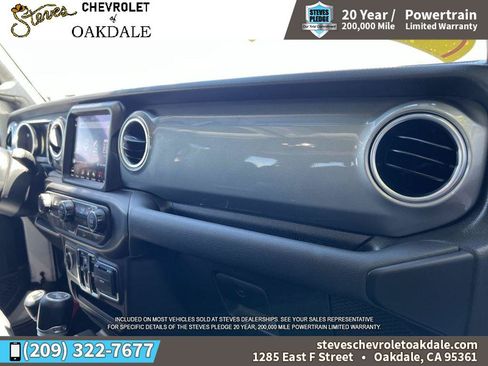 Used 2022 Jeep Wrangler Unlimited Sahara AWD/4WD image 32