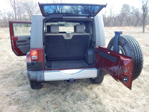 Used 2010 Jeep Wrangler Sahara image 11