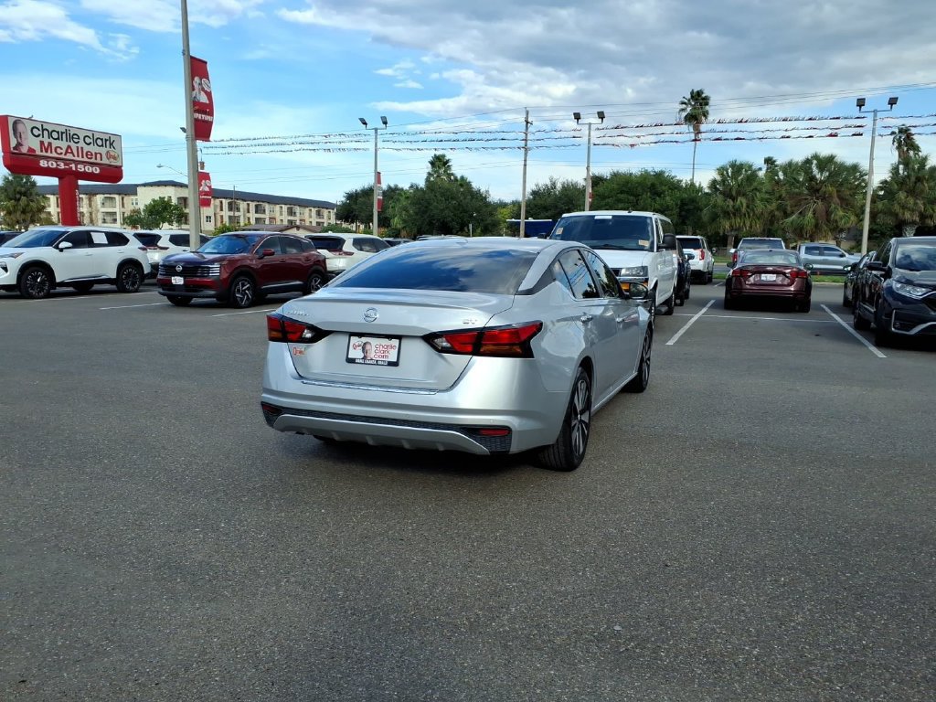 Used 2022 Nissan Altima 2.5 SV FWD image 5