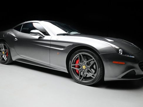Used 2016 Ferrari California T image 38