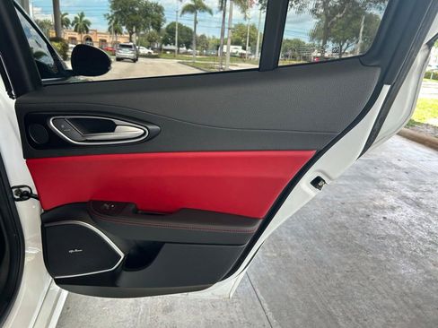 Used 2018 Alfa Romeo Giulia RWD image 29