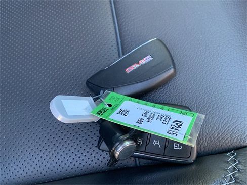 Used 2023 GMC Yukon Denali image 44