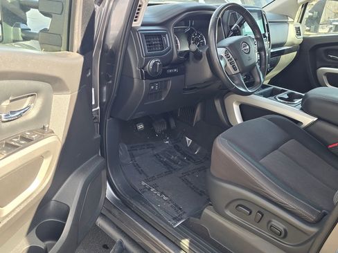 Used 2024 Nissan Titan SV w/ SV Convenience Package image 9
