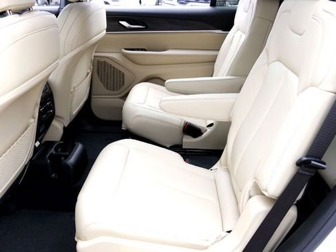 New 2025 Jeep Grand Cherokee L Limited image 18