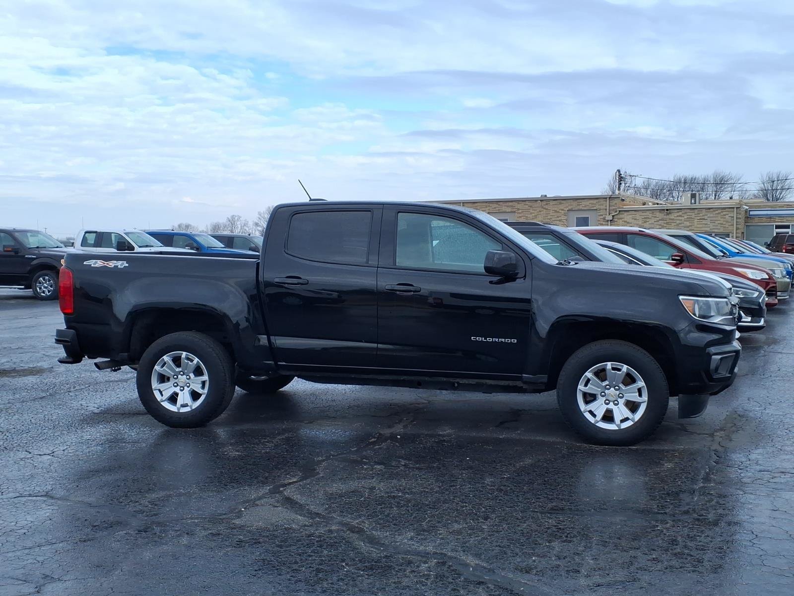 Used 2022 Chevrolet Colorado LT w/ LT Convenience Package AWD/4WD image 2