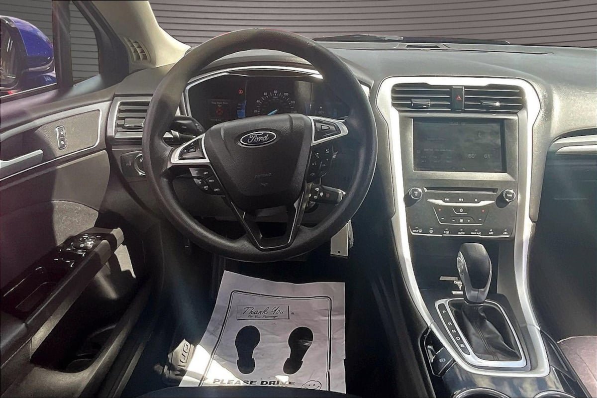 Used 2015 Ford Fusion SE FWD image 8
