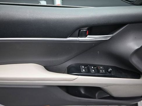 Used 2018 Toyota Camry LE FWD image 16