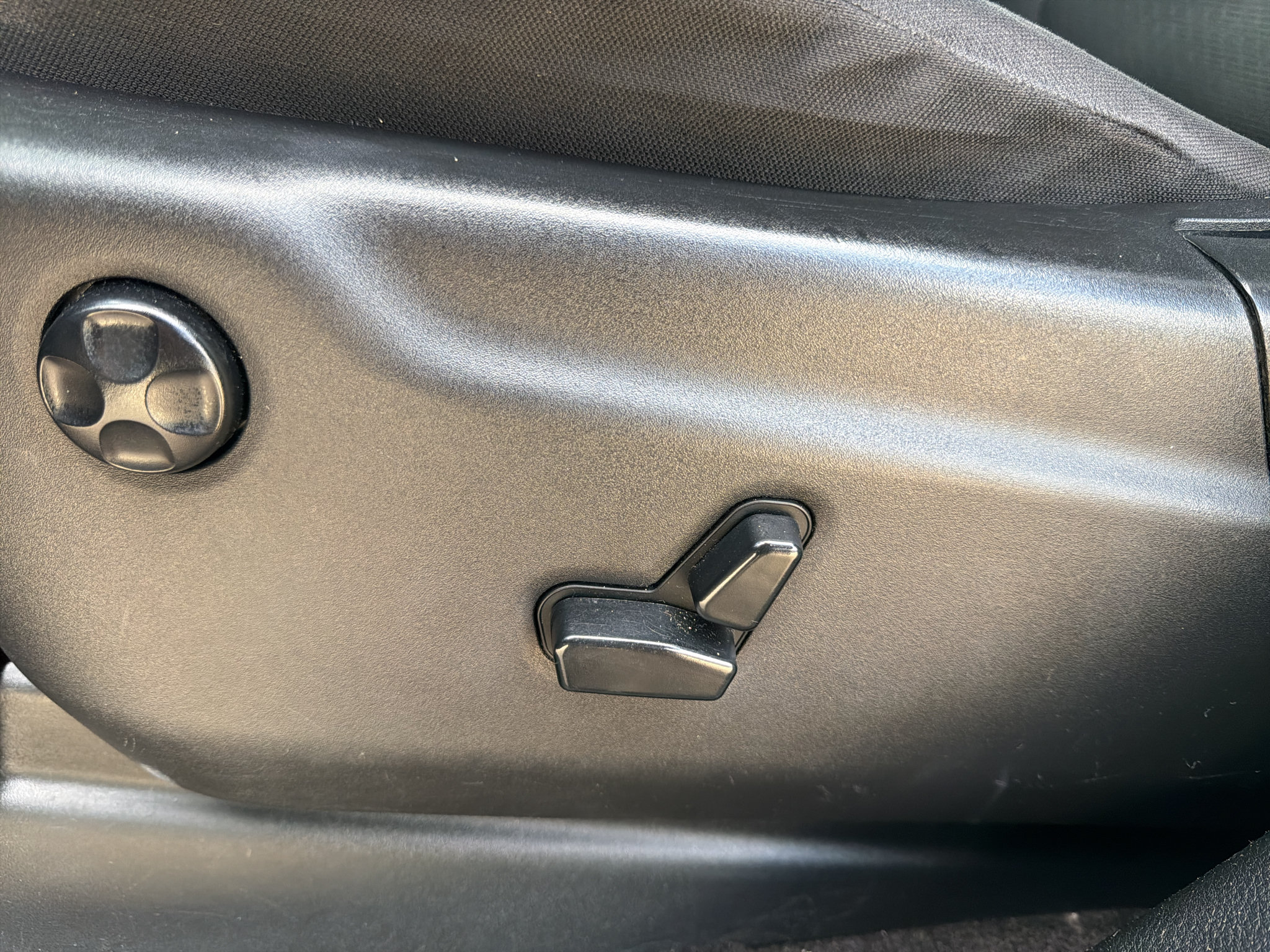 Used 2018 Jeep Grand Cherokee Laredo RWD image 12