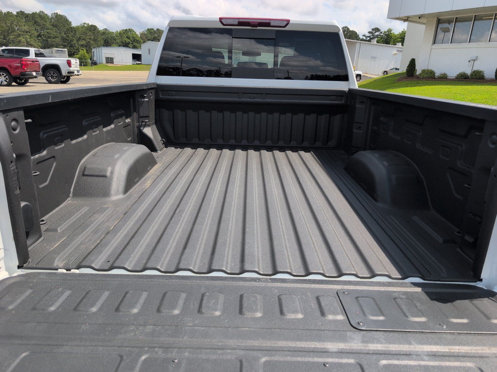 Used 2025 Chevrolet Silverado 2500 LTZ w/ LTZ Convenience Package AWD/4WD image 4