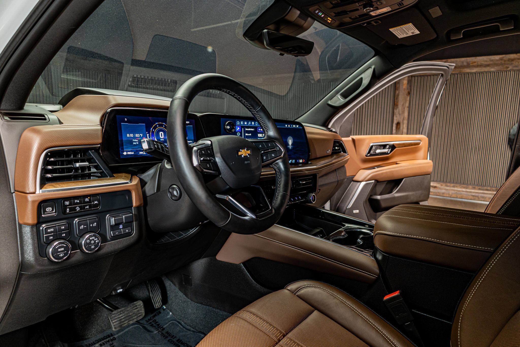 Used 2025 Chevrolet Tahoe High Country AWD/4WD image 13