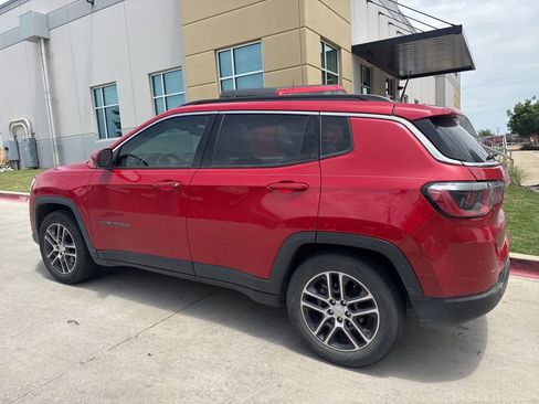 Used 2019 Jeep Compass Latitude FWD image 3