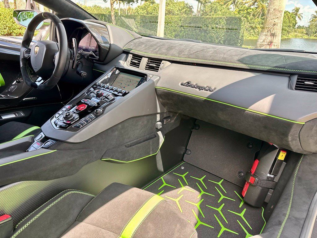 Used 2019 Lamborghini Aventador SVJ AWD/4WD image 26