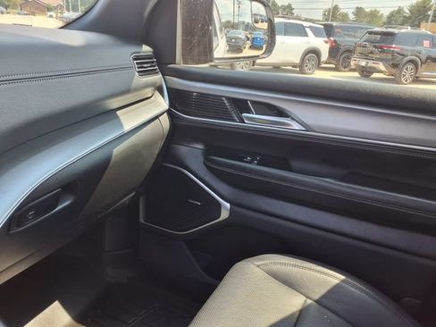 Used 2023 Jeep Wagoneer Series II w/ Convenience Group I AWD/4WD image 10