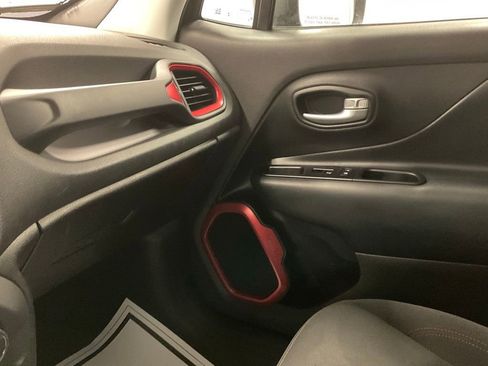 Used 2019 Jeep Renegade Trailhawk w/ Cold Weather Group II image 22