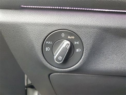 Used 2021 Volkswagen Jetta SEL Premium image 29