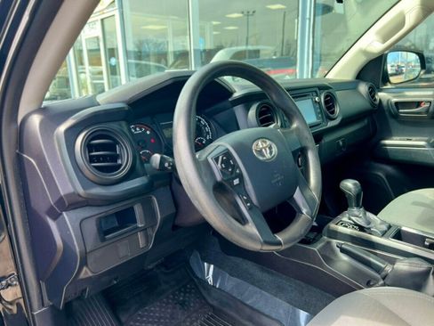 Used 2016 Toyota Tacoma SR image 9