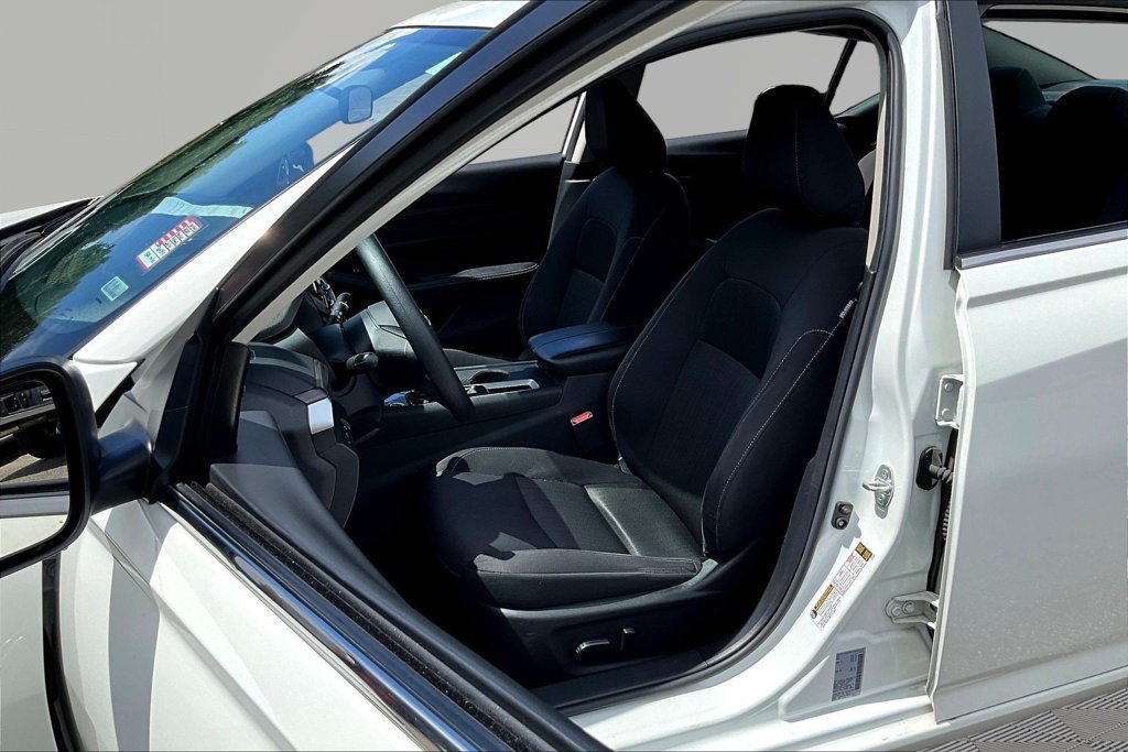 Used 2025 Nissan Altima 2.5 SV FWD image 22