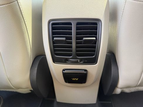 Used 2019 Ford Escape Titanium AWD/4WD image 39