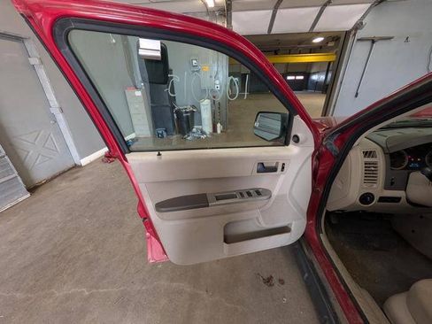 Used 2008 Ford Escape XLT FWD image 19