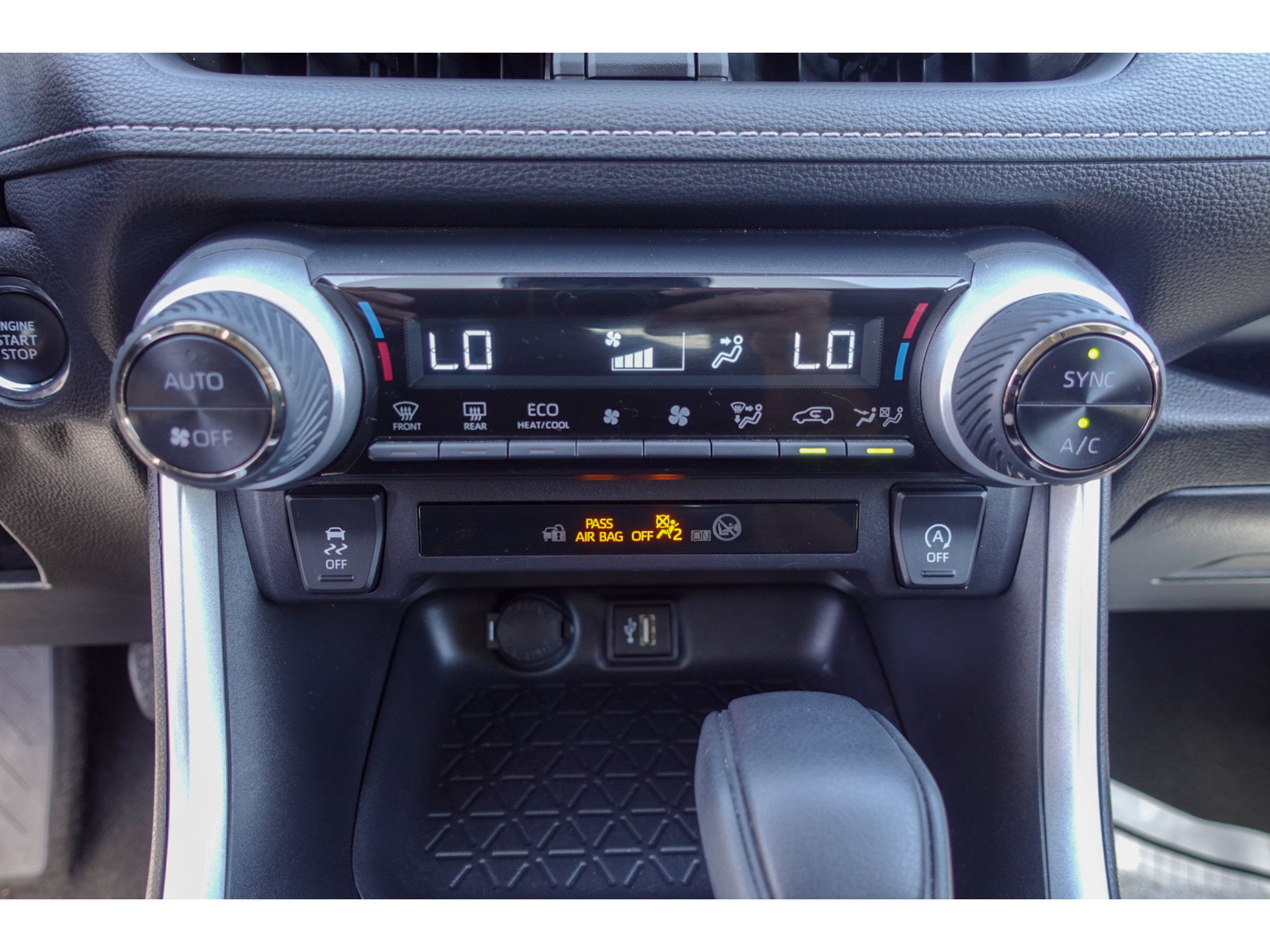 Used 2025 Toyota RAV4 XLE FWD image 17