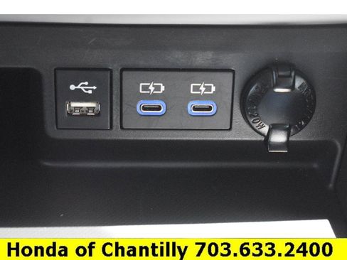 Used 2022 Toyota Highlander XLE AWD/4WD image 16