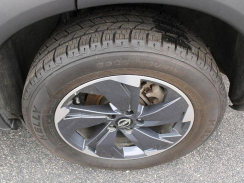 Used 2024 Nissan Rogue SV image 7