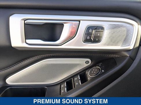 Used 2020 Ford Explorer Platinum w/ Premium Technology Package image 11
