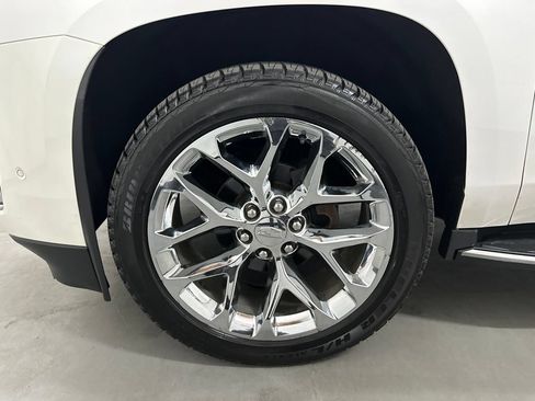 Used 2017 Cadillac Escalade ESV Luxury AWD/4WD image 62