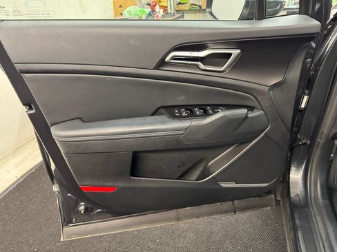 Used 2025 Kia Sportage EX FWD image 13