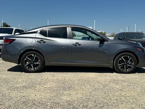 Used 2024 Nissan Sentra SV FWD image 9