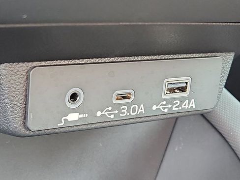 Used 2025 Subaru Forester Premium image 24